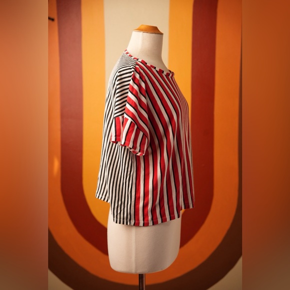 Split color and pattern striped red and black tee shirt - Picture 2 of 4